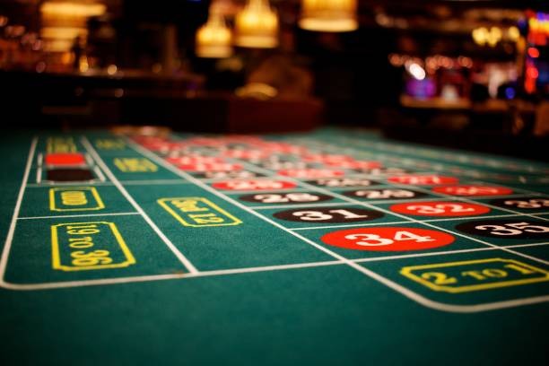Live Ceme dealer table on mobile screen showing card layout and betting interface
